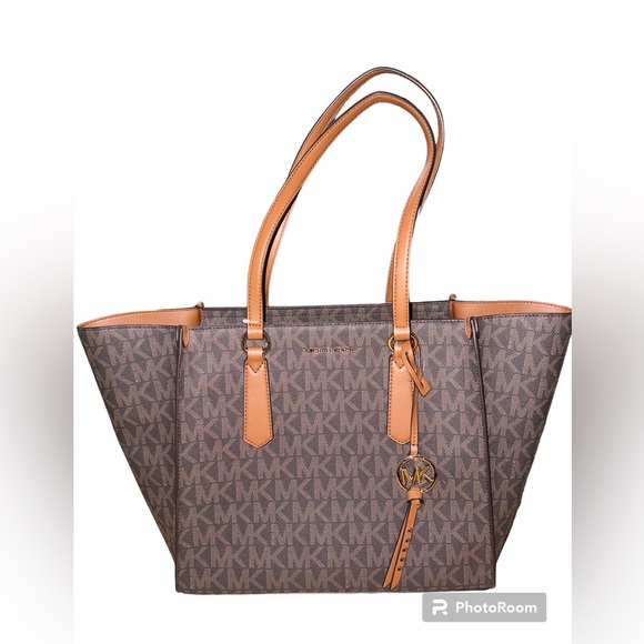 Michael Kors Handbags - Michael Kors purse